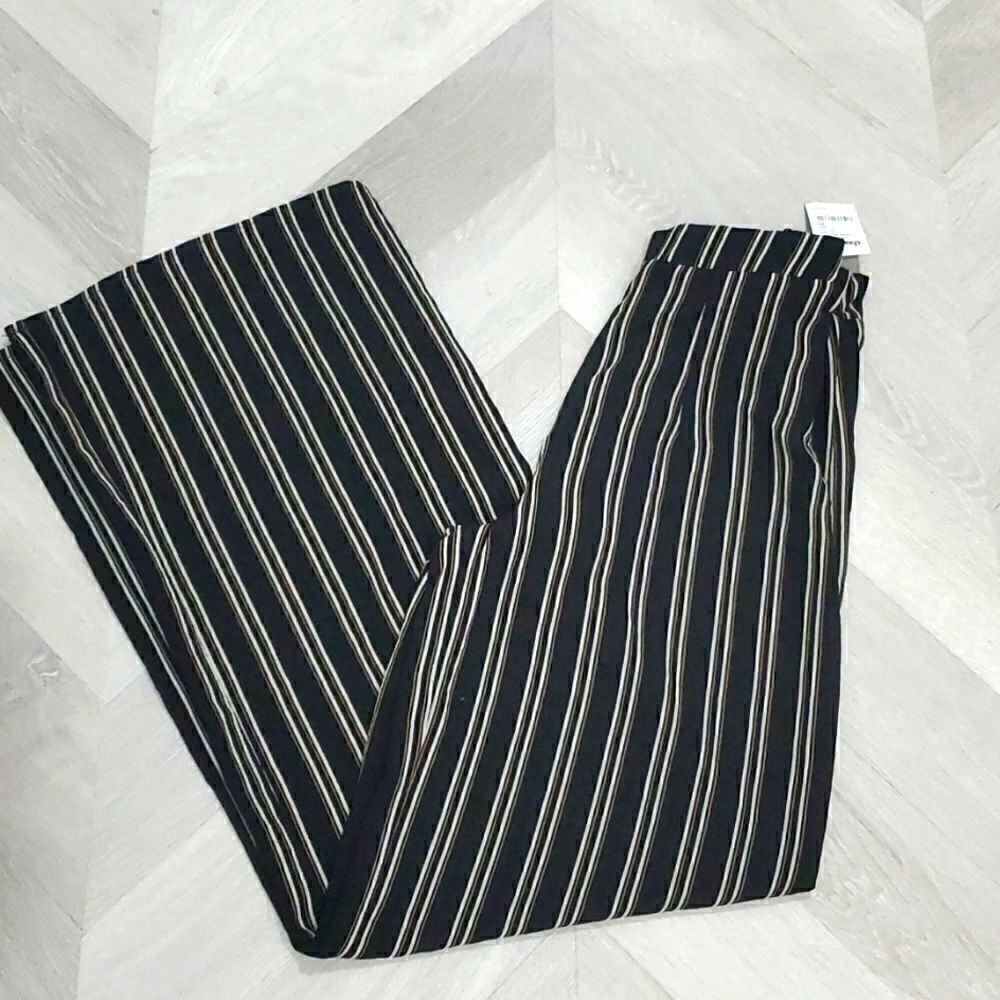 Charlotte Russe Womans, wideโlegโTrousers,โXS,โNWT